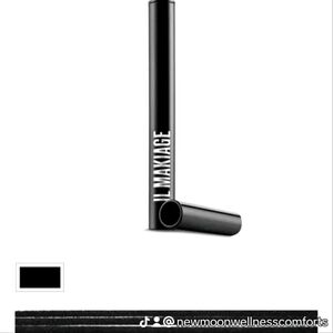 IL MAKIAGE New In Box Black